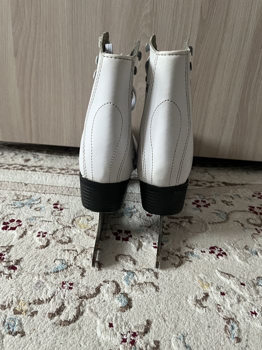 Продам коньки женские