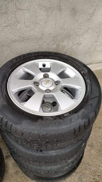 Шины  с дисками  в хорошем состоянии