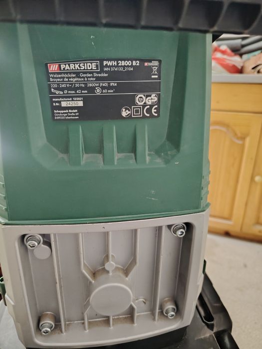 Продавам валцова дробилка за клони