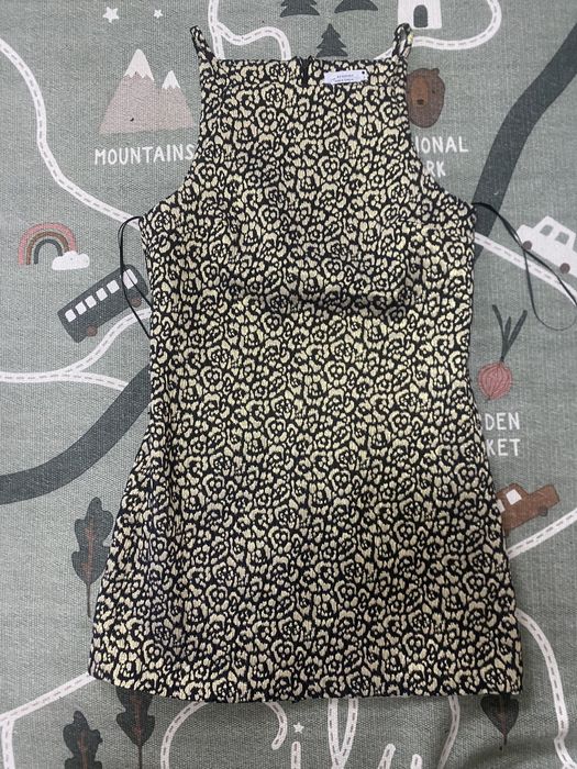 НОВА Reserved рокля