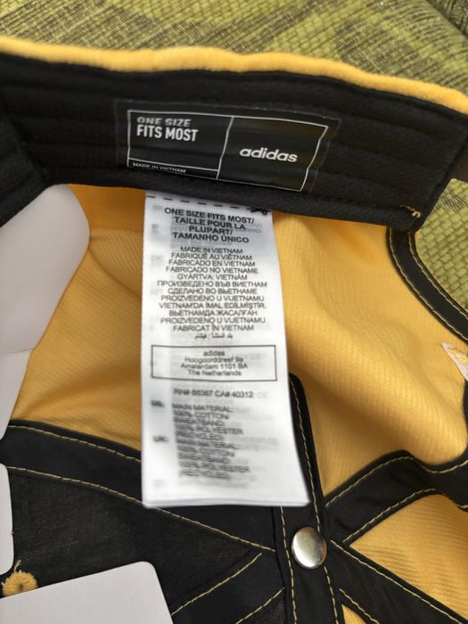 НОВИ шапки с козерка Adidas