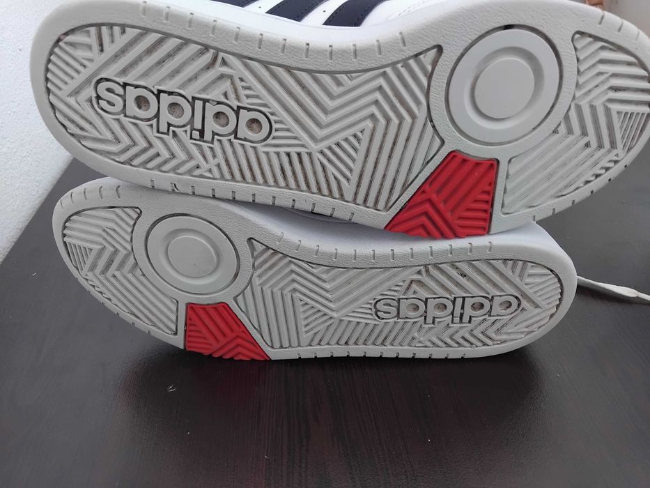 Adidas- маратонки 42