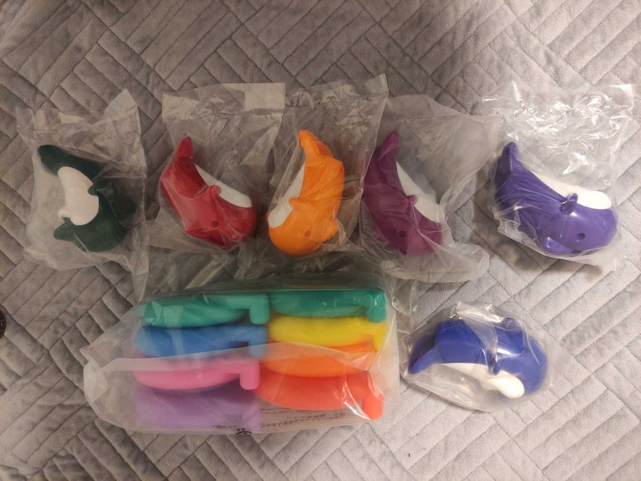 Игрушка для ванной (поющие дельфины)