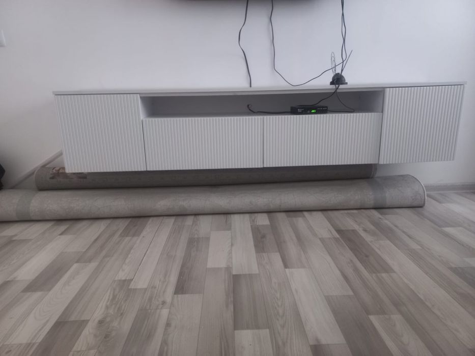 Подставка на телевизор