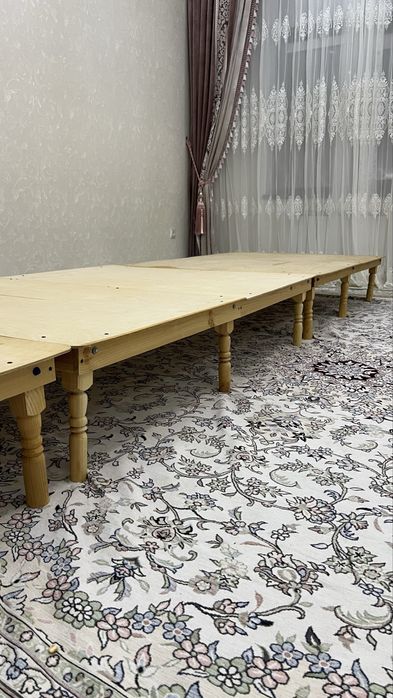 Стол для гостей