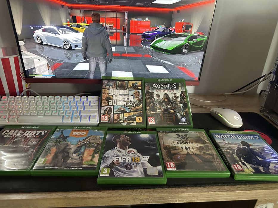 Xbox one cu doua manete si 7 jocuri