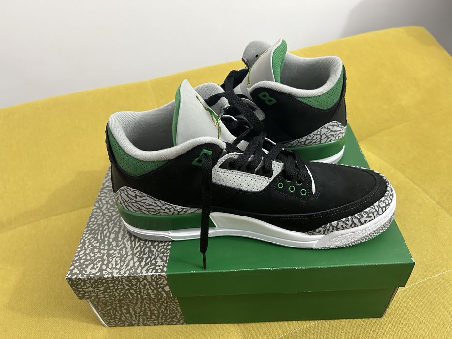 Vand adidasi AIR JORDAN 3 Retro, originali, noi la cutie