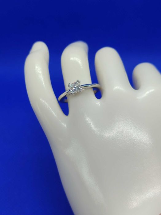 Годежен пръстен с диамант 0.61ct