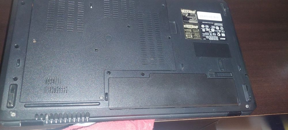 Vând laptop  Acer Aspire 5735