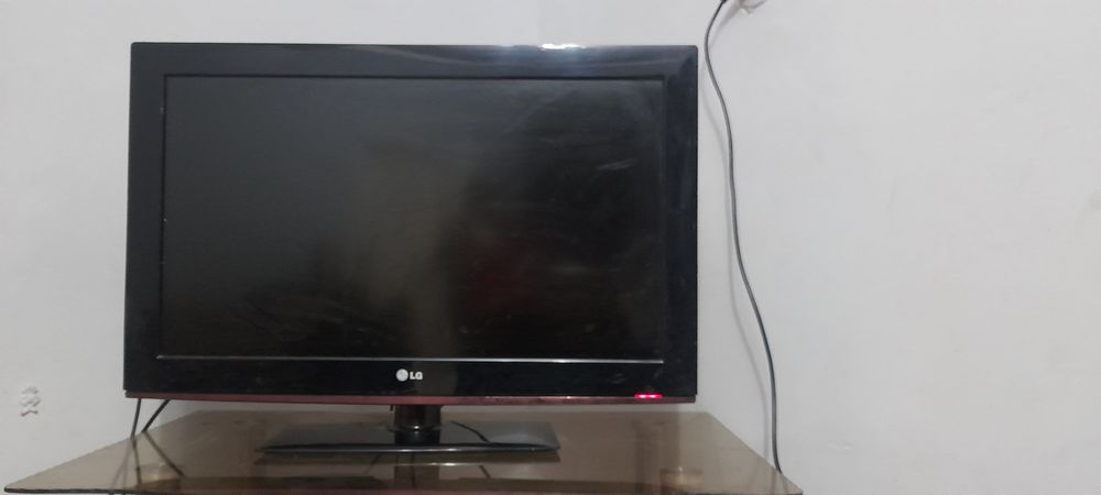 Телевизор вместе с подставкой