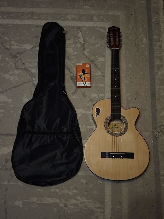 Продам Гитару срочно