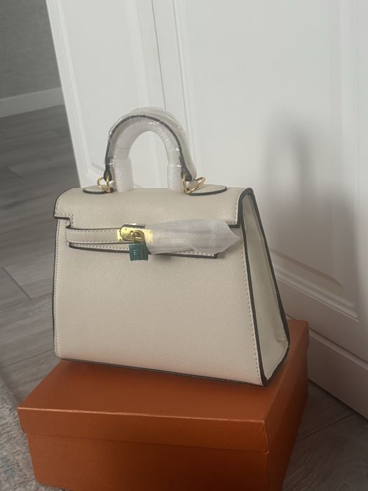 Сумка среднее, жаңа коробкасымен,