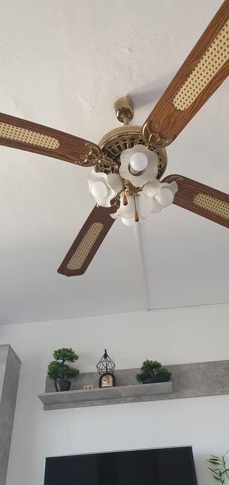 Vînd Lustră cu  ventilator