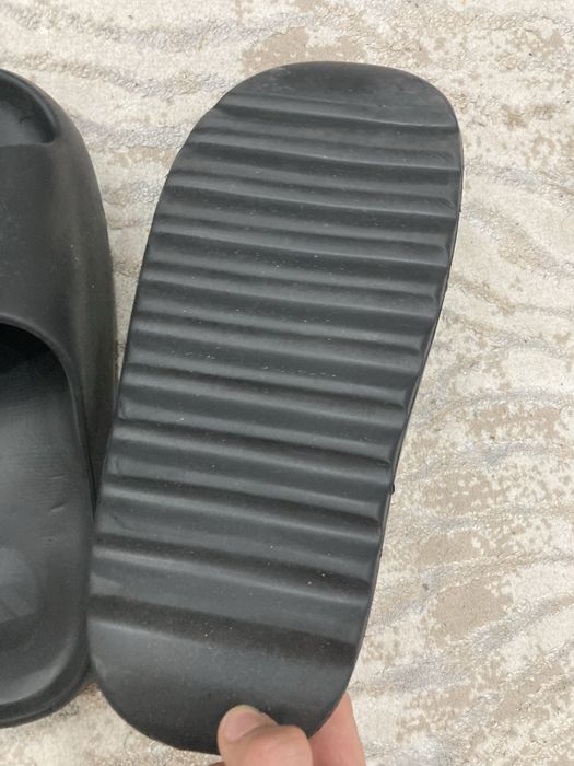 Yeezy slide noi 43
