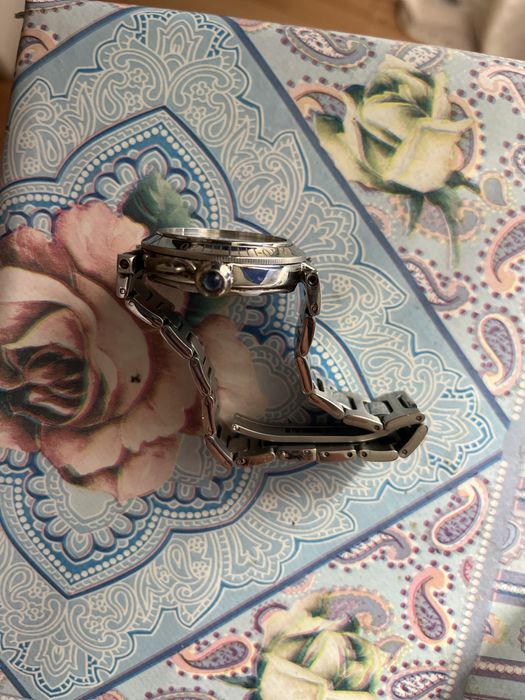 Ceas, cartier de vanzare  mai multe detali la telefon