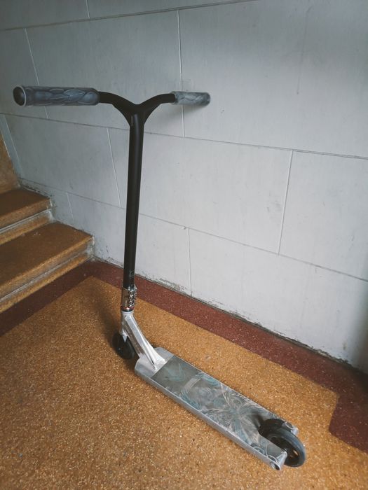 Free Style Scooter custom Deck Ethic Pandora, furca Root Air  SCS, clamp Blunt Omen, roti Ethic Incube 110, ghigon Root Invictus, manșoane Core