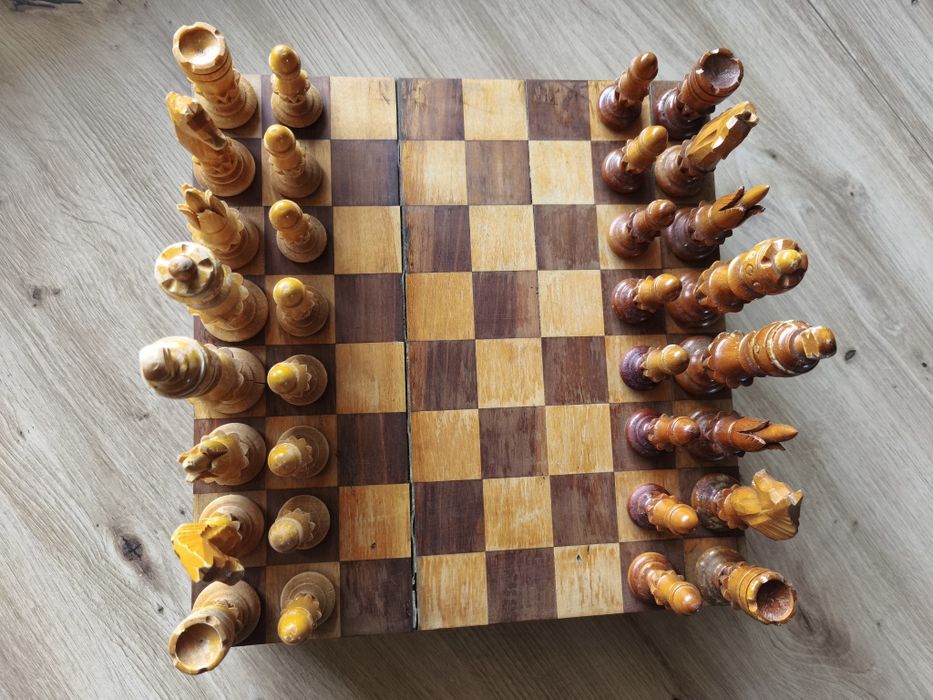 Античен масивен шах дърво ръчна изработка  от средата на 40те години