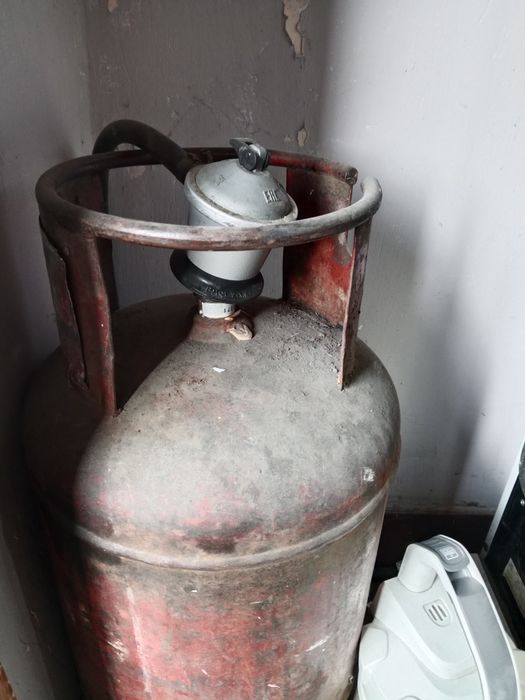Продам газплиту, с балоном.