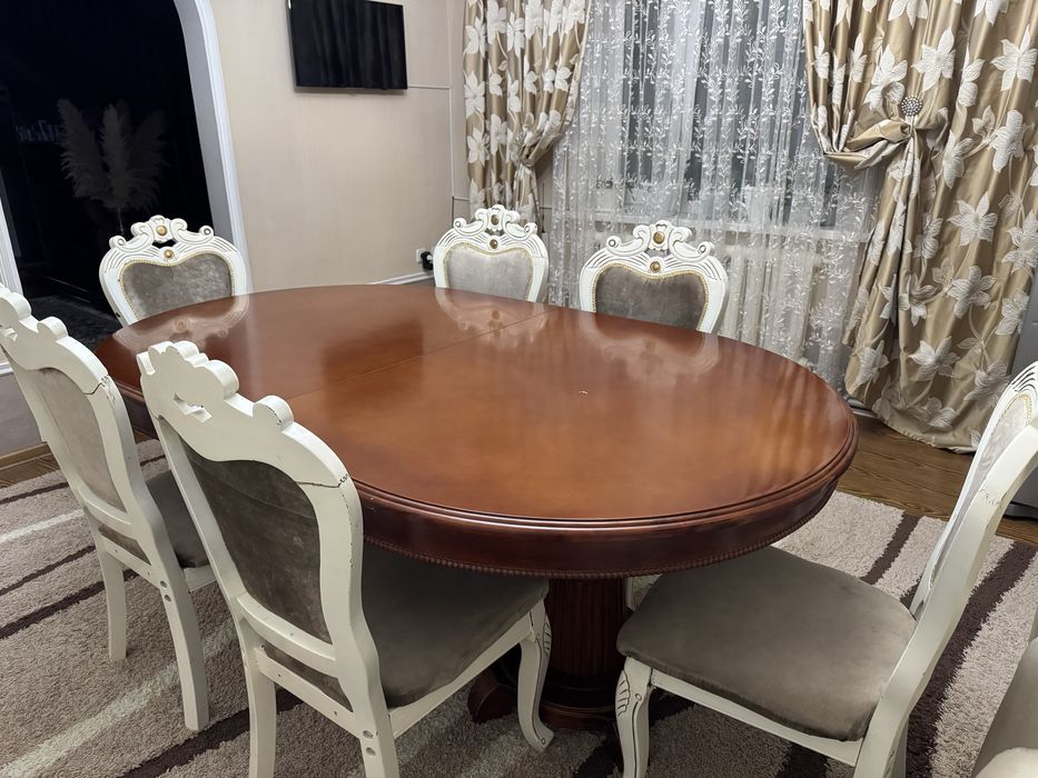 Стол со стульями