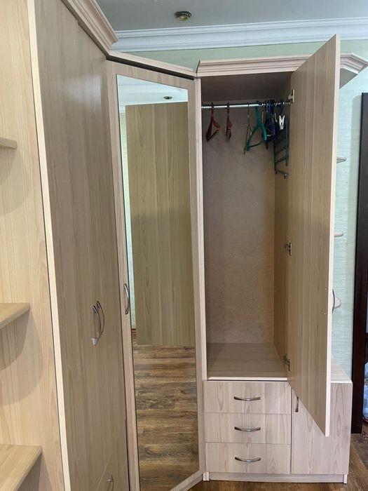 Продам угловой шкаф