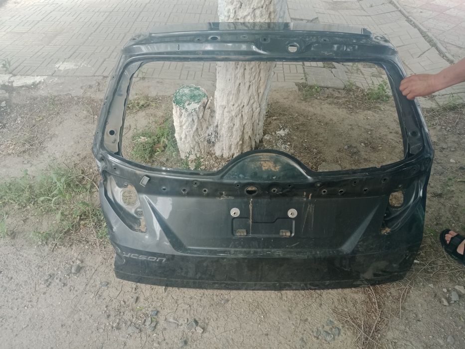 Продам багажную дверь Туксон