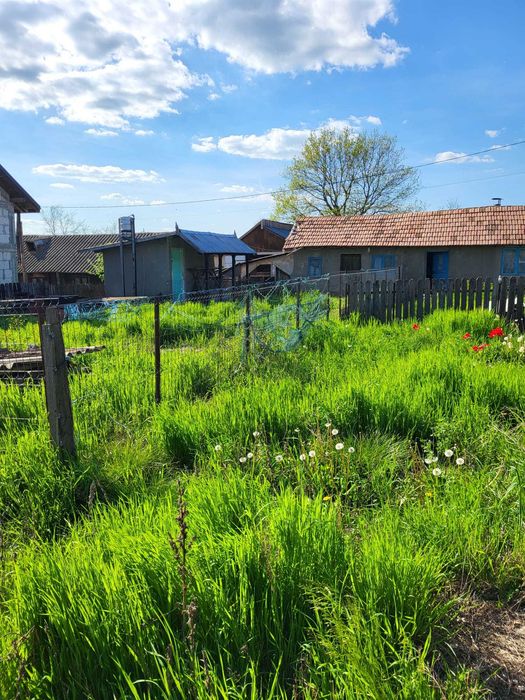 Casă caramida Radoiesti cu teren de 1.138 mp și deschidere la două străzi – 50.000 lei negociabil