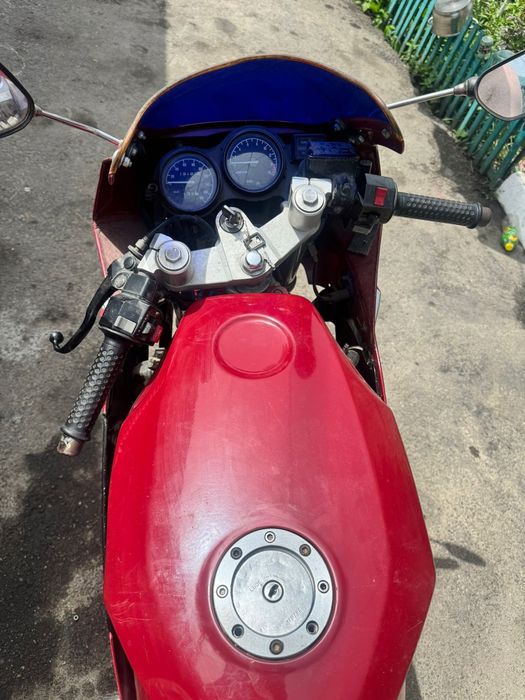 Yamaha fzr400.  .