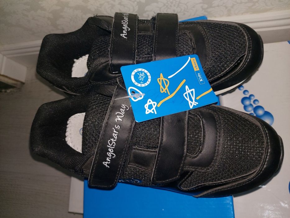 Продам  дёшево  детские кроссовки