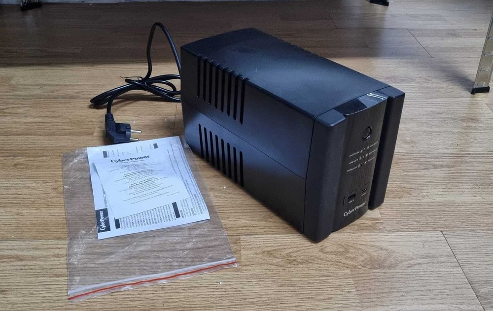 UPS CyberPower UT2200EG 2200VA 1320W Nou