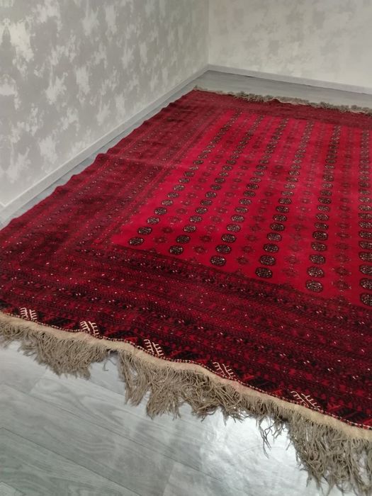 Srochna sotiladi qadimgi ipak gilam