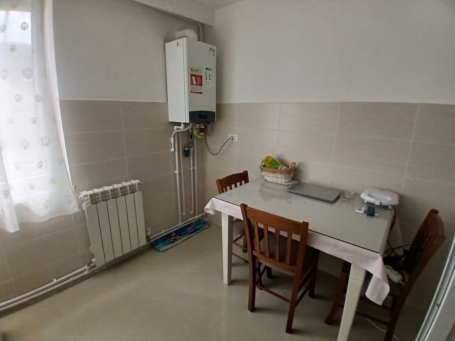 Inchiriez apartament cu 2 camere !