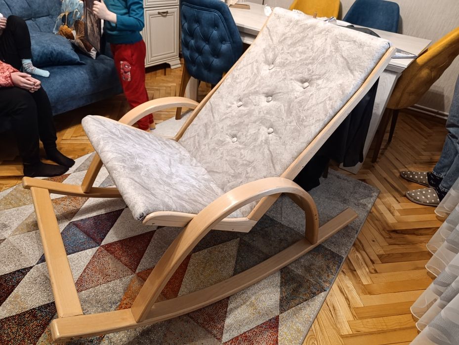 Люлеещ масивен стол