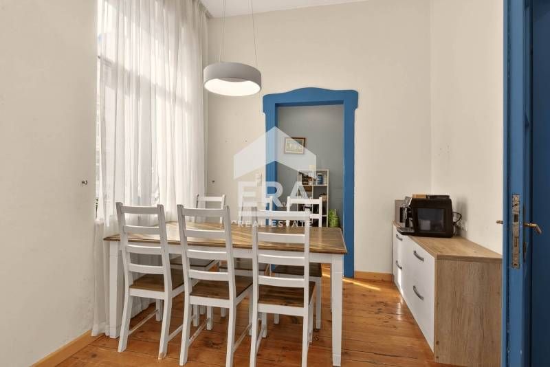 Тристаен, ексклузивен, обзаведен апартамент за продажба, представляващ