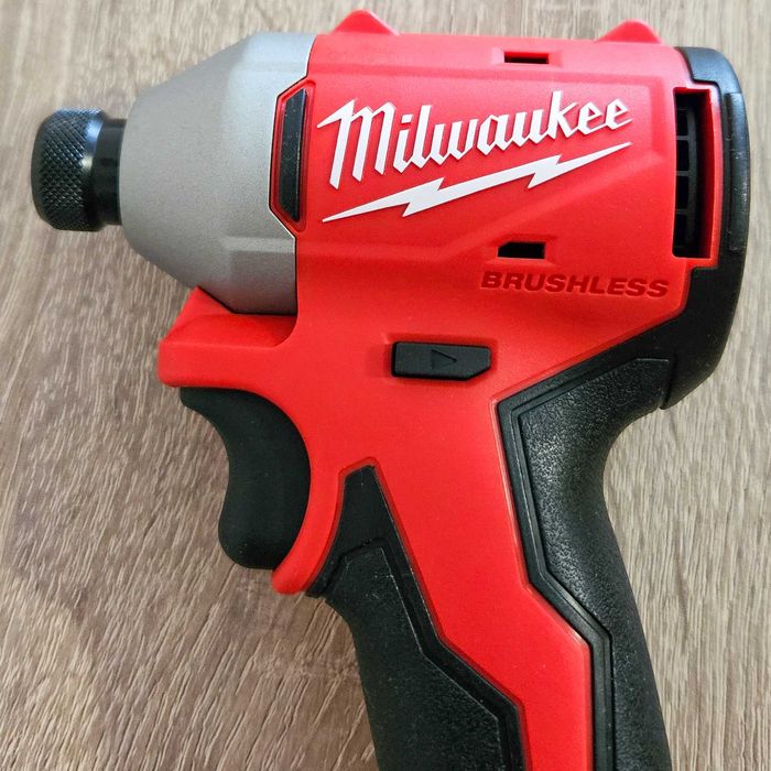 Нов ударен гайковерт Milwaukee M18 BLIDRC-0 18V 190 Nm, безчетков Impact, без батерия и зарядно