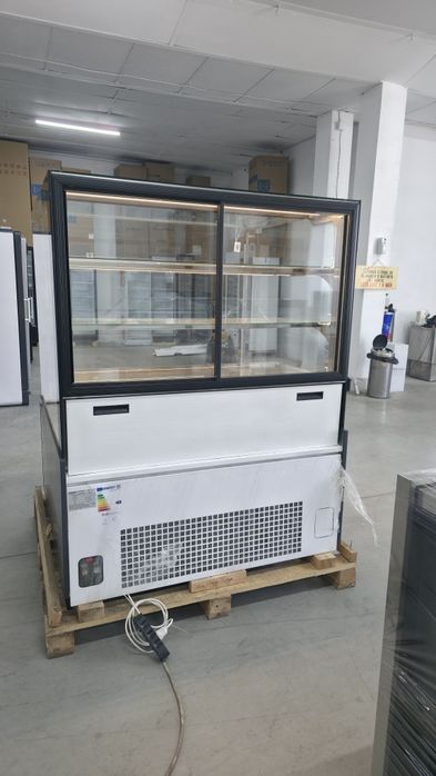 Сладкарска хладилна витрина 130 см