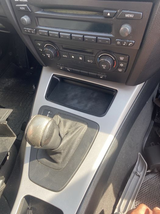 Безжично зарядно wireless charger bmw e90 e91 e92 e93