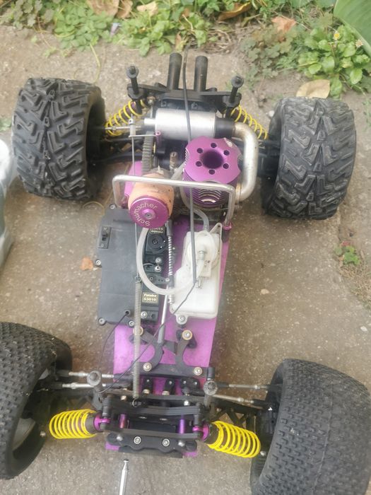 Mașinuța RC cu motor termic