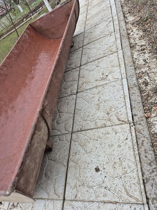 Hrănitor pentru animale de talie mare