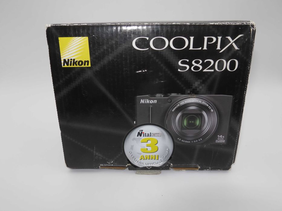 Nikon Coolpix S8200 ултра компактен цифрова фотоапарат, дигитална камера Full-HD, 14x оптичен зум,  пълен комплект, работи отлично