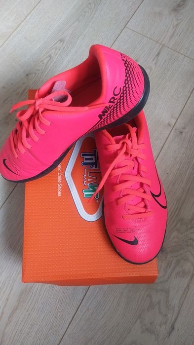 Кроссовки для футбола