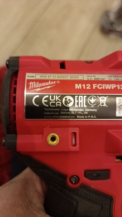 Impact milwaukee 2025 cu baterie de 6 ah