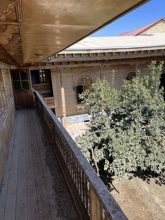 Ховли стоила люди