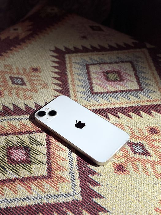 iPhone 13 белого цвета