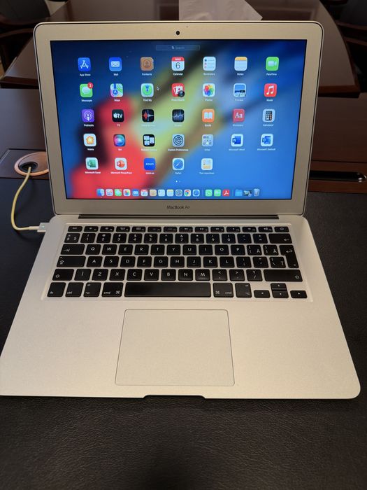 MacBook Air 13-inch 2017