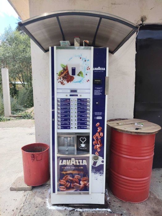 Вендинг автомат за кафе и топли напитки