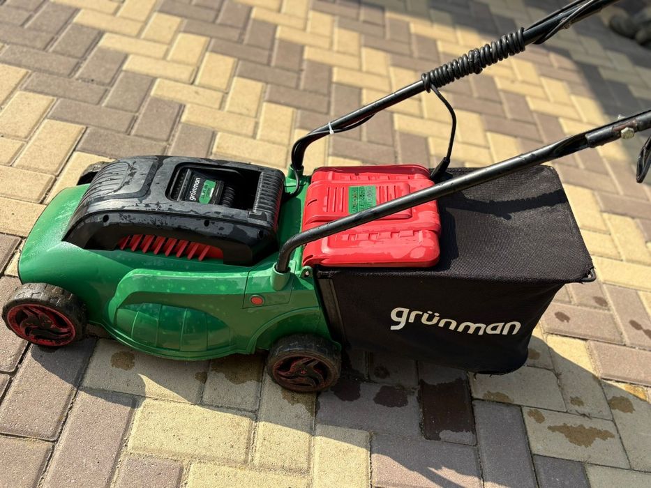 Mașină electrică tuns gazon
