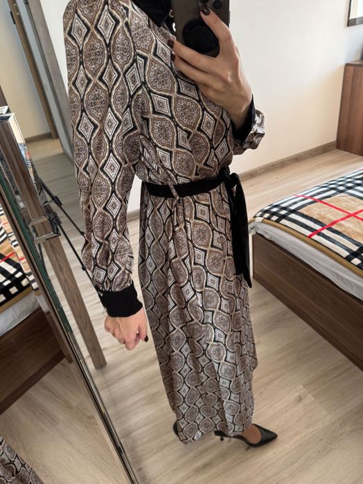 Платье Zara с поясом