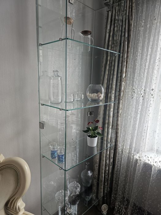 Продам стеклянный стеллаж