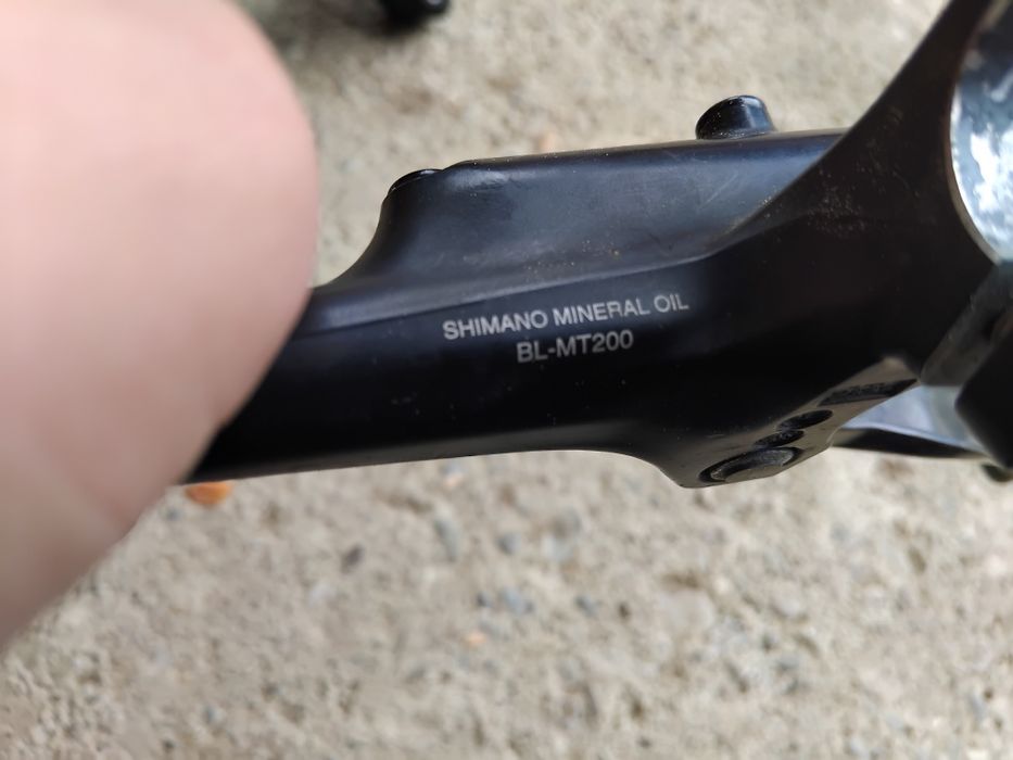 Vând set complet de frâne hidraulice Shimano (față + spate), utilizat.