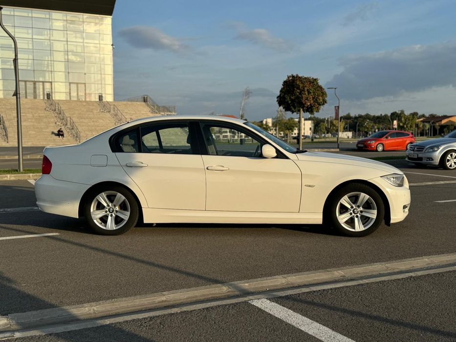 Bmw seria 3 e90 facelift 2012